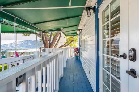 Birds Of A Feather At Custom House Inn Key West Exterior photo