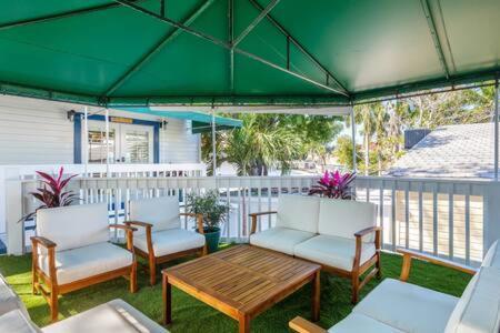 Birds Of A Feather At Custom House Inn Key West Exterior photo